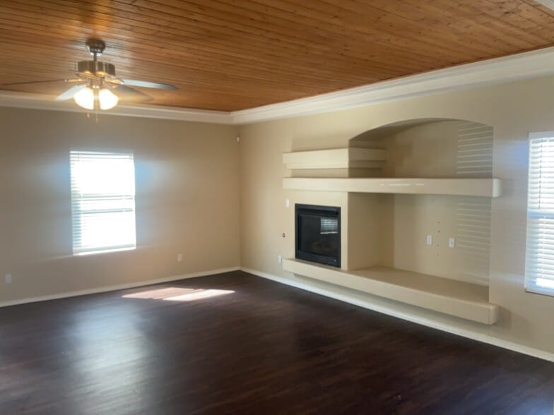 Building Photo - 3337 Cochiti St NE