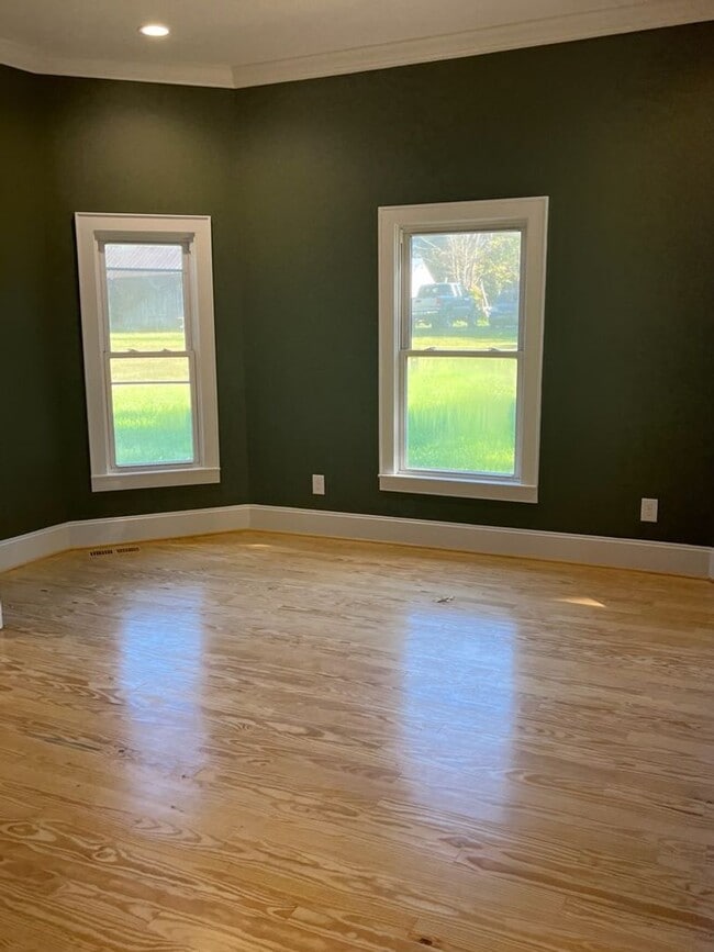 Building Photo - Modern Farmhouse for Rent in Browns Summit NC