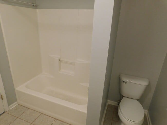 Building Photo - Townhouse in Newport