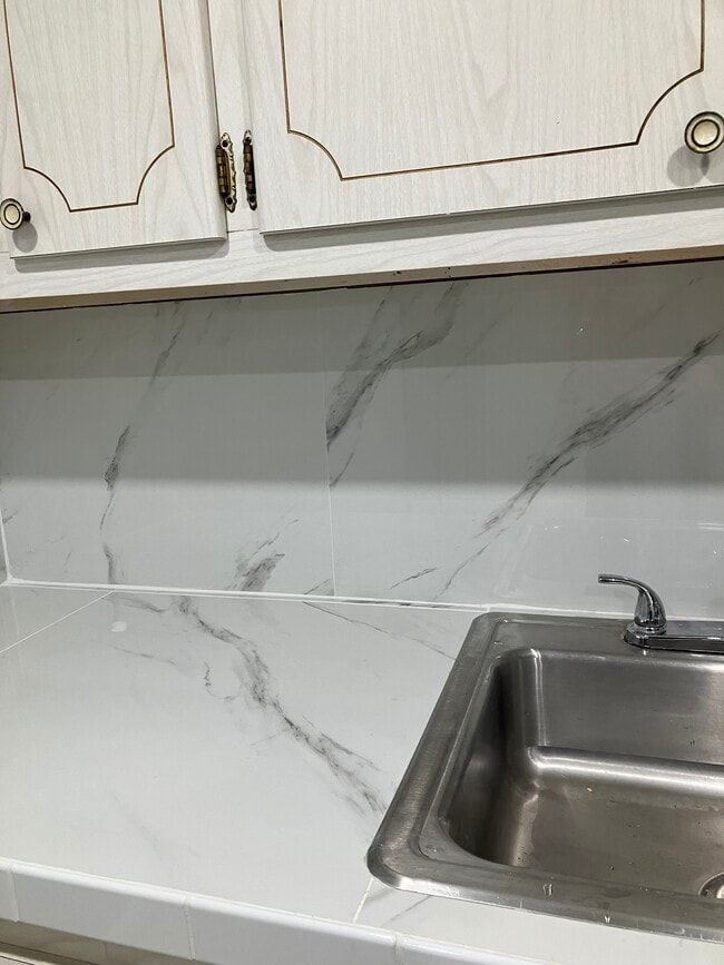 Building Photo - 282 Norwich L