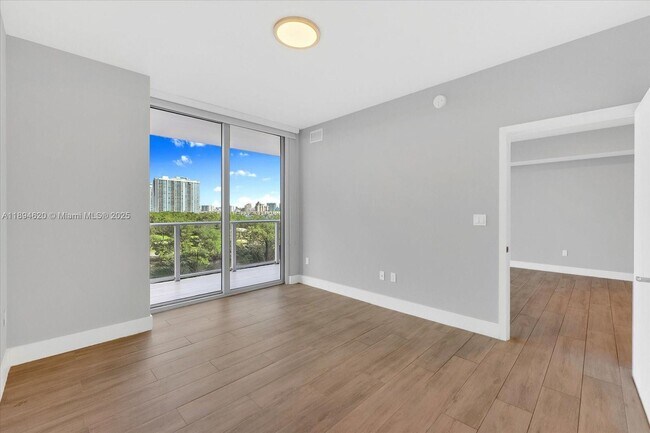 Building Photo - 16385 Biscayne Blvd
