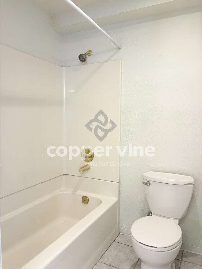 Building Photo - 700 4th St