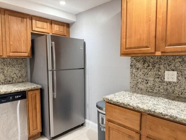 Building Photo - 4154 Inverrary Dr