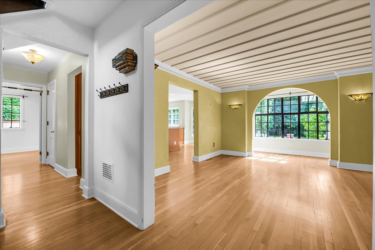 Building Photo - 455 Linden Rd