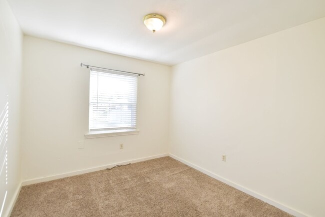 Building Photo - 2125 Hairston St
