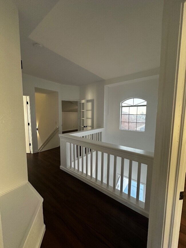 Building Photo - 7600 Plaza Redonda Dr