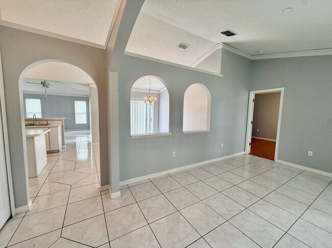 Building Photo - 220 Canterbury Ct