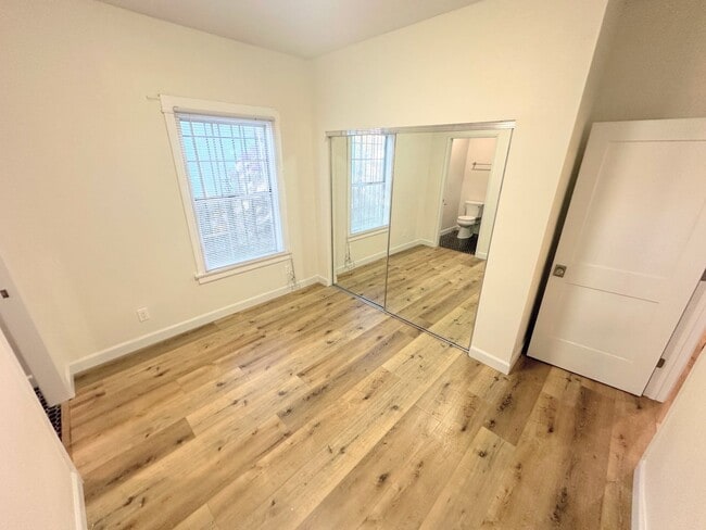 Building Photo - Cute 2bd/2ba unit near USC and within DPS/...