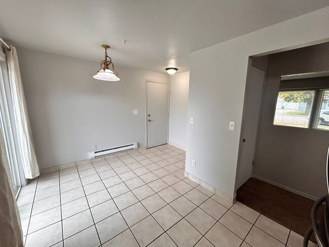 Building Photo - Charming 4 Bed, 2 Bath Home in Spokane Valley!