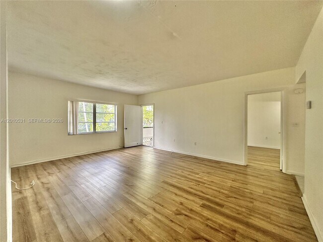 Building Photo - 9175 SW 77th Ave