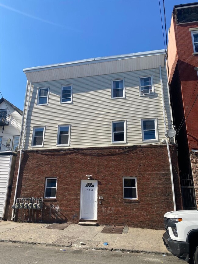 Building Photo - 220 3rd St