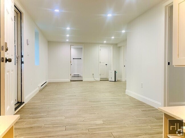 Building Photo - 105 Greenvale Ave