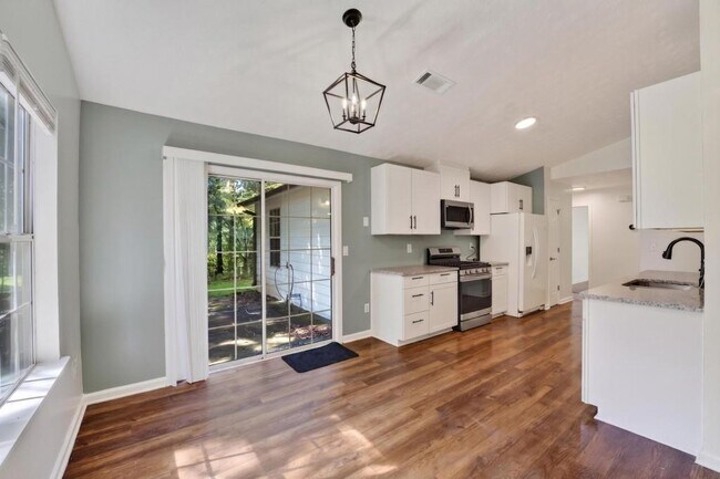 Building Photo - 2558 Candlewood Way