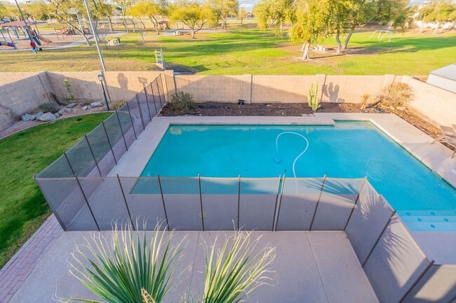 Building Photo - Stunning Tempe Home with Private Pool
