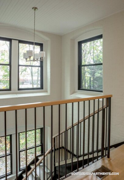 Building Photo - 11 Newcomb St