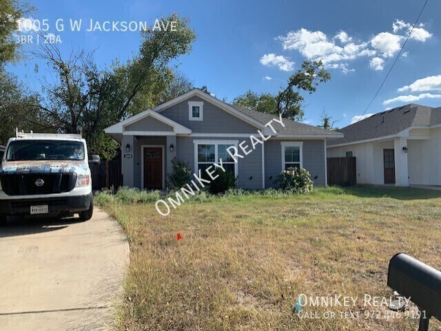 Primary Photo - 1005 G W Jackson Ave