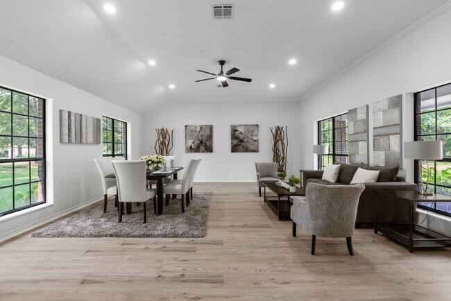 Building Photo - 10 Autumn Oaks Dr