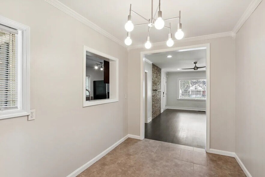 Building Photo - 1268 Eastland Rd SE