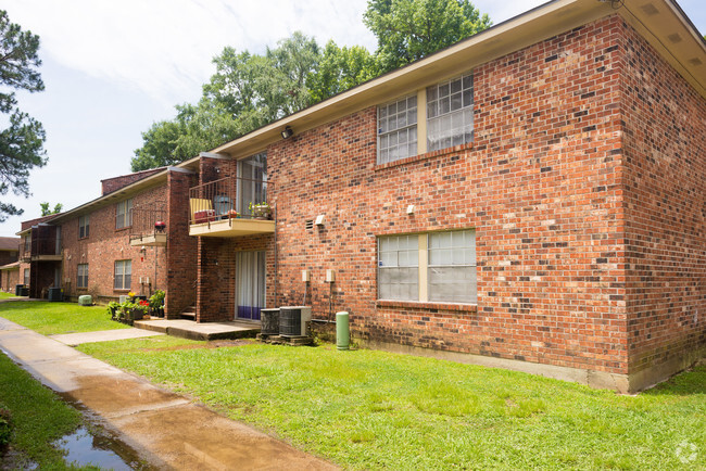 Building Photo - Lone Oak Apartments