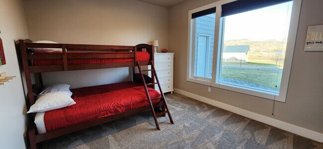 Building Photo - Furnished 4 bedroom/2.5 bath in Manson - A...