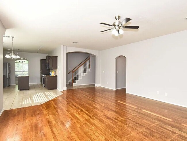 Building Photo - Beautiful 4 Bed 2.5 Bath Property in South...