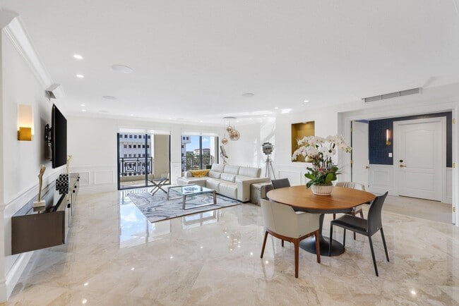 Building Photo - 200 E Palmetto Park Rd