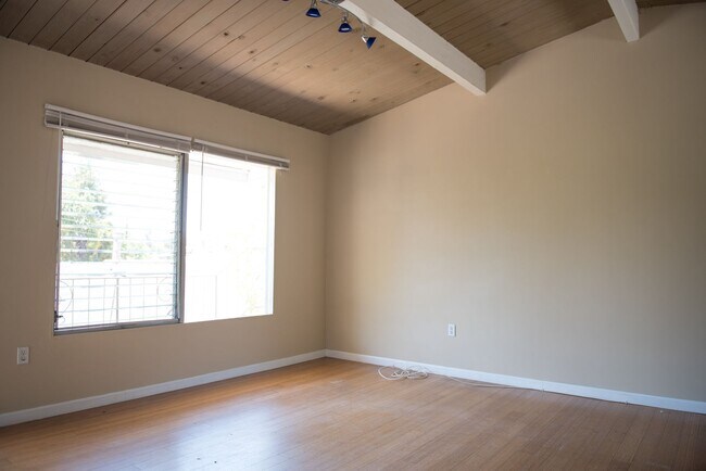 Interior Photo - 121