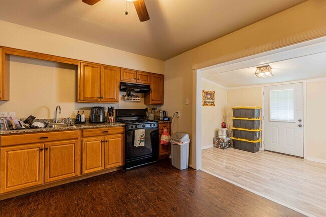 Building Photo - 8016 Landing Ave