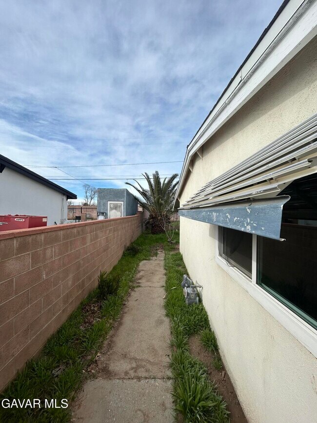 Building Photo - 44021 E 3rd St