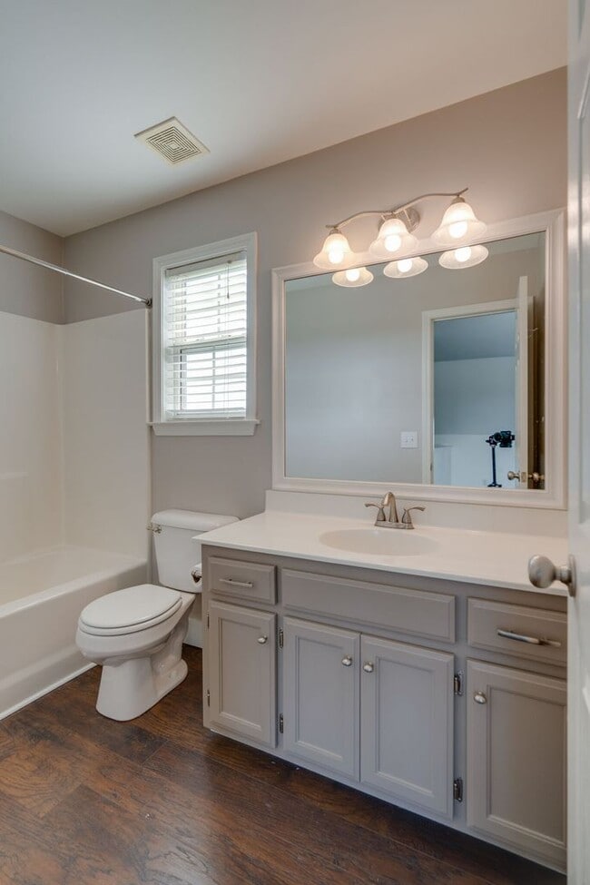 Building Photo - Charming Thompson Station Home in Sought-After Williamson County School District