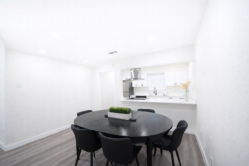 Building Photo - 5221 Bonita Ave