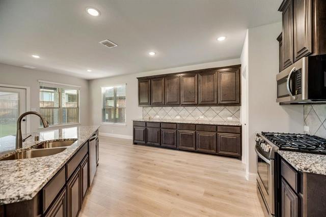 Building Photo - 1401 Thrasher Dr