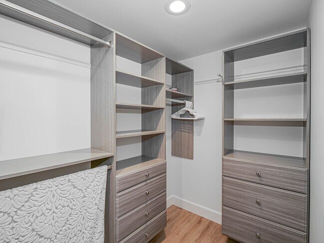 Building Photo - 8444 Oceanside Dr