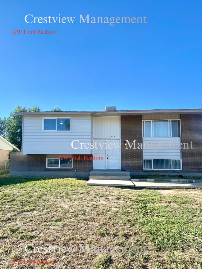 Building Photo - Spacious Home in Magna – Convenient Location!