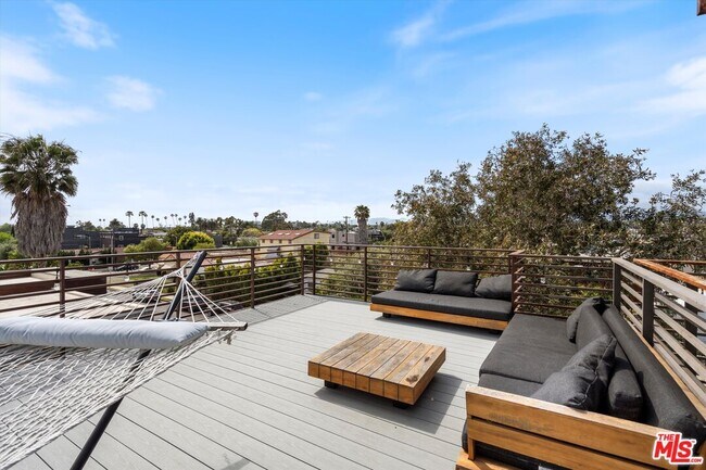 Building Photo - 720 Brooks Ave