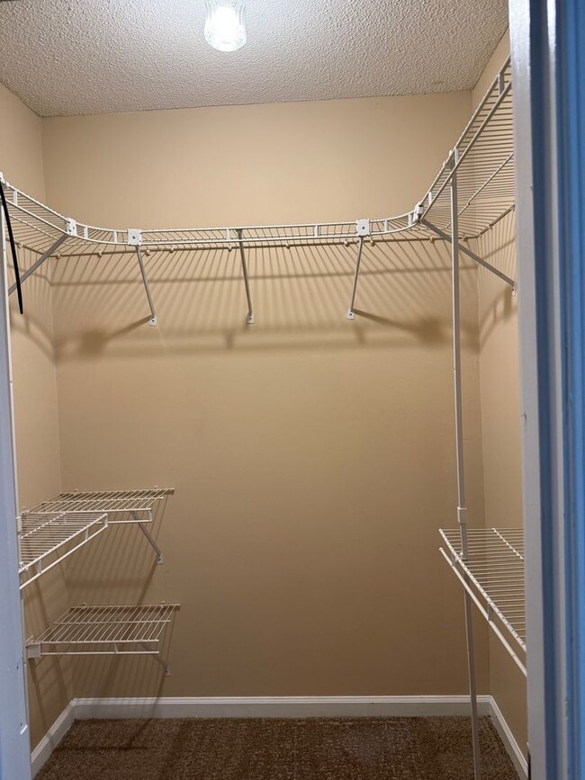 Building Photo - 156 Lakeside Dr