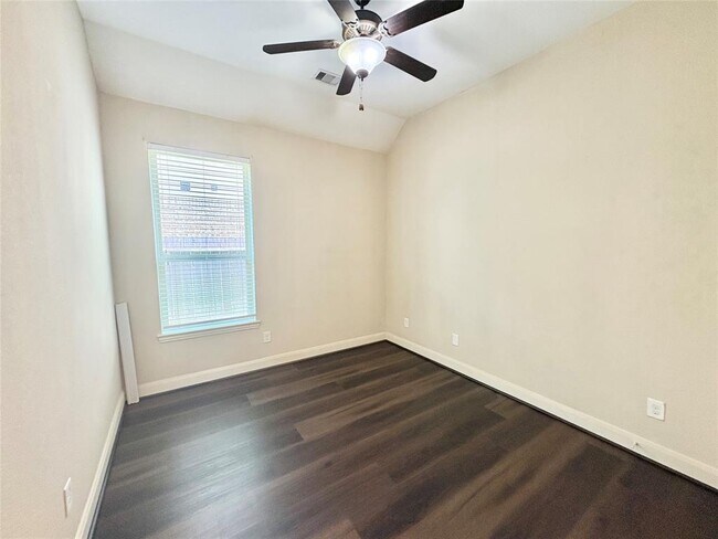Building Photo - 21346 Huron Bend Dr