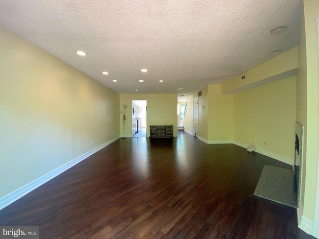 Building Photo - 326 Brigade Ct