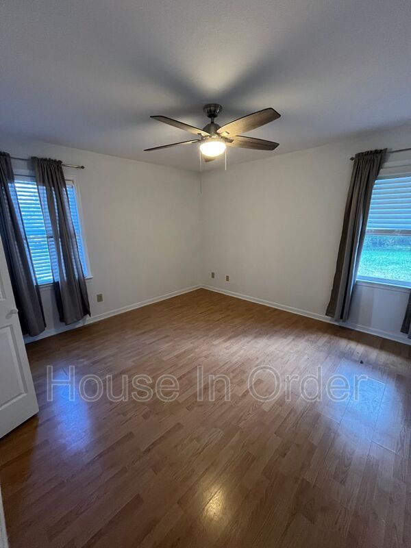 Building Photo - 217 Scottlyn Drive