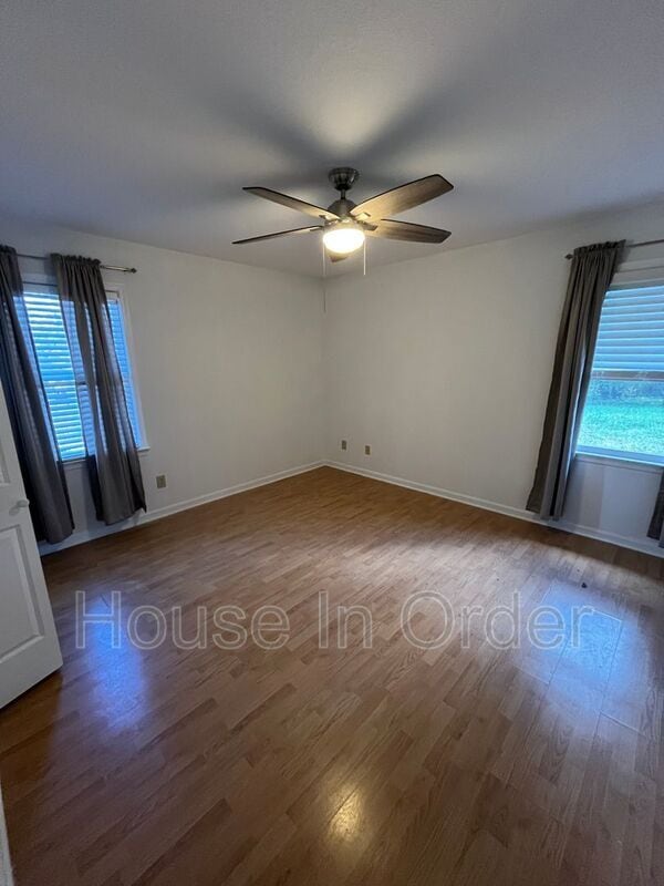Building Photo - 217 Scottlynn Dr