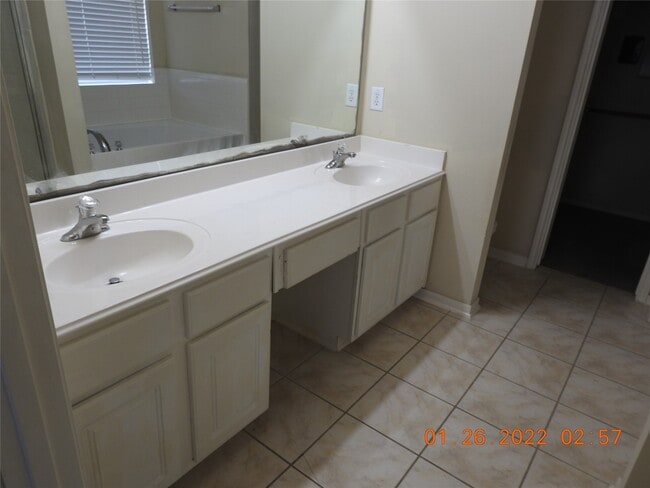 Building Photo - 24227 Silversmith Ln