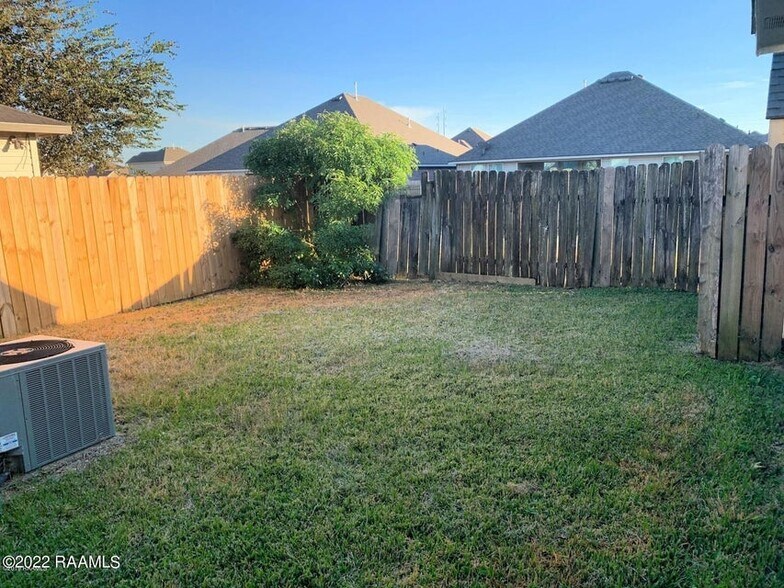 Building Photo - 220 Briarcliff Dr