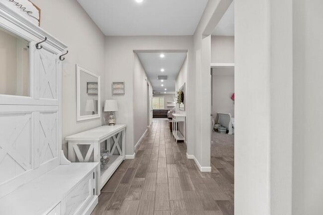 Building Photo - Beautiful 3 Bedroom PLUS bonus Room For Re...
