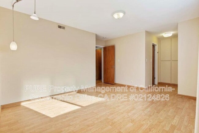 Building Photo - 8916 Fashion Dr