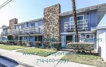 Building Photo - 315 N Acacia Ave