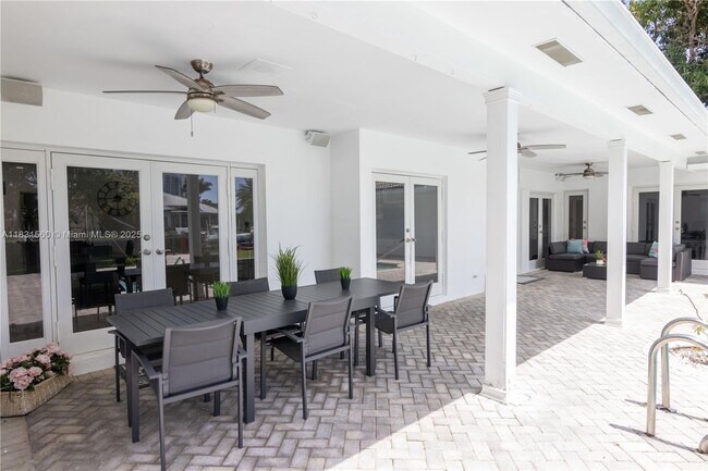 Building Photo - 413 Tamarind Dr