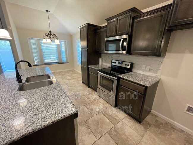 Building Photo - 9501 Ashford Dr