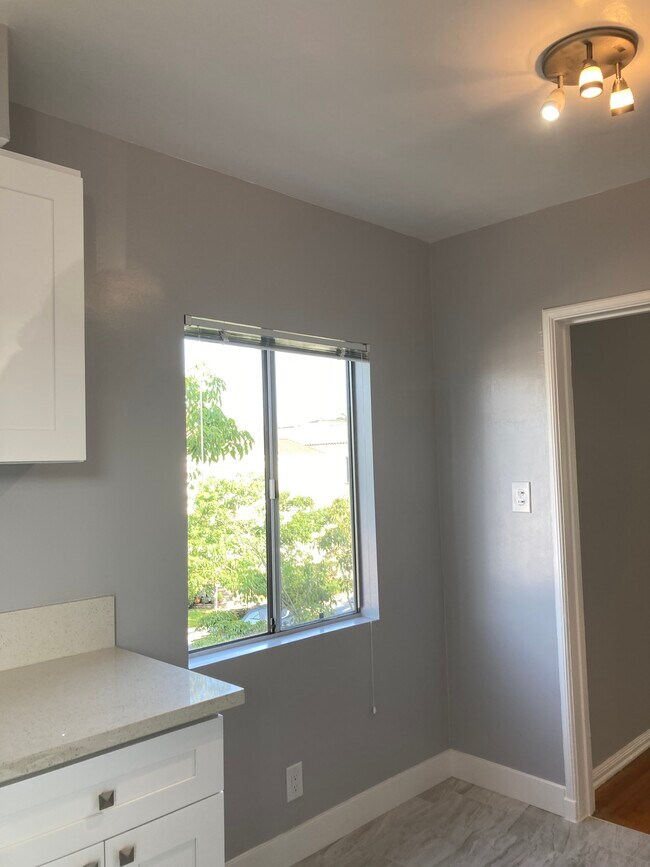 Building Photo - 314 N Ogden Dr