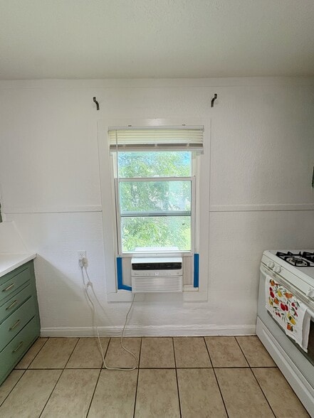 Building Photo - 628 N 36th St