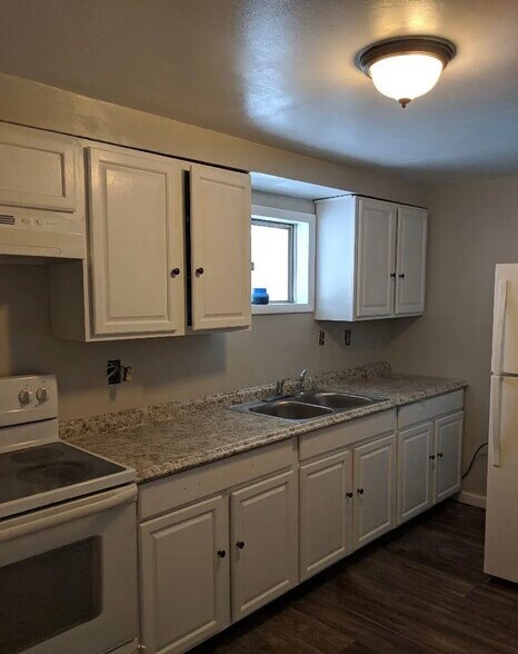 Building Photo - 10208 Farrar Ave